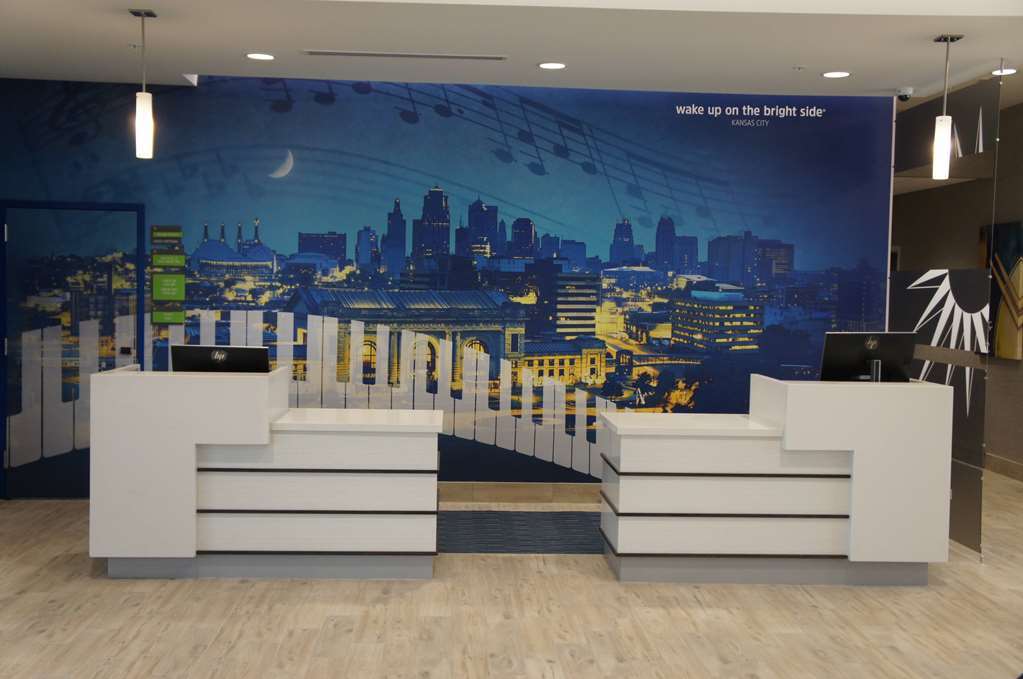 La Quinta Inn & Suites By Wyndham Kansas City Beacon Hill Interior photo